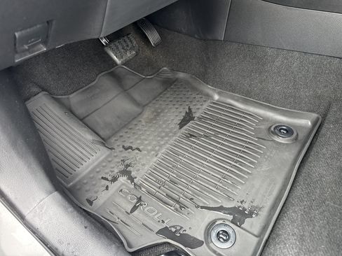Used 2023 Toyota Corolla LE FWD image 17