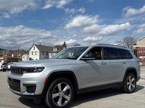 Used 2022 Jeep Grand Cherokee L Limited image 3