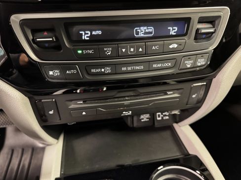 Used 2021 Honda Pilot Touring image 31