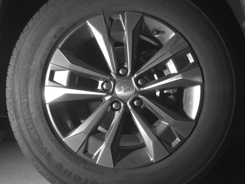 Used 2025 Chevrolet Equinox LT FWD image 13