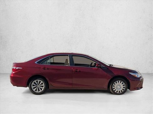 Used 2017 Toyota Camry LE image 3
