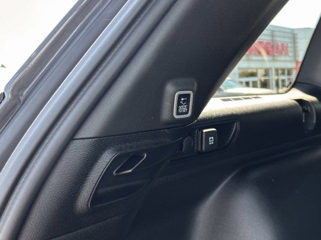 Used 2022 Jeep Grand Cherokee Altitude AWD/4WD image 11