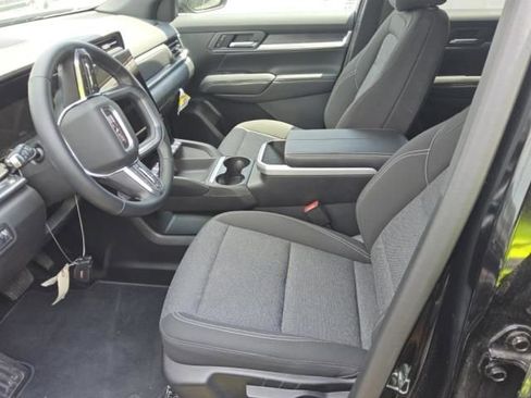 Used 2025 GMC Terrain Elevation w/ Technology Package II FWD image 5