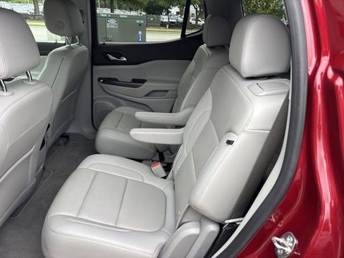 Used 2020 GMC Acadia SLT w/ Driver Alert Package II FWD image 17