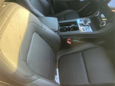 Used 2021 Jaguar F-PACE image 5