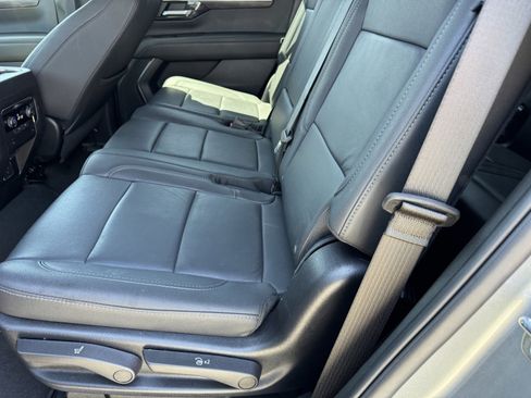 Used 2025 Chevrolet Tahoe LT AWD/4WD image 11