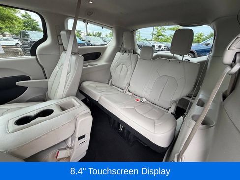 Used 2017 Chrysler Pacifica Touring-L Plus w/ Advanced Safetytec Group FWD image 19