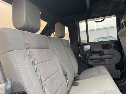 Used 2007 Jeep Wrangler Unlimited Sahara image 19