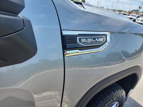 Used 2024 GMC Sierra 1500 SLT w/ SLT Premium Package AWD/4WD image 9