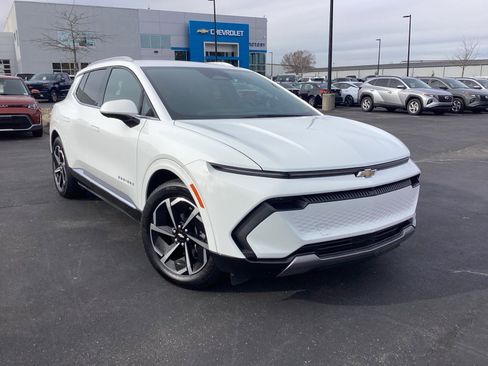 Used 2024 Chevrolet Equinox EV LT image 7