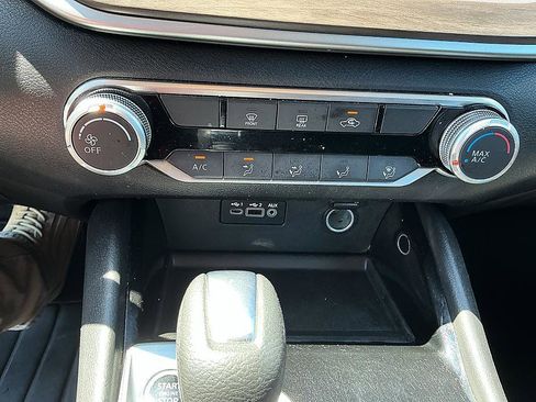 Used 2024 Nissan Altima 2.5 SV FWD image 19