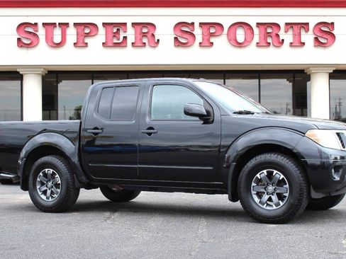 Used 2018 Nissan Frontier PRO-4X AWD/4WD image 1