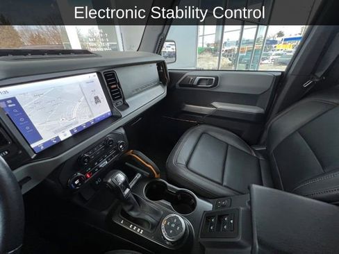 Used 2023 Ford Bronco Badlands image 11