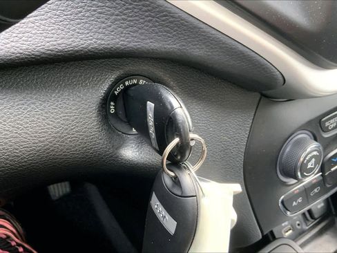 Used 2017 Jeep Cherokee Trailhawk image 13