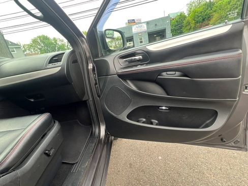 Used 2016 Dodge Grand Caravan R/T FWD image 30