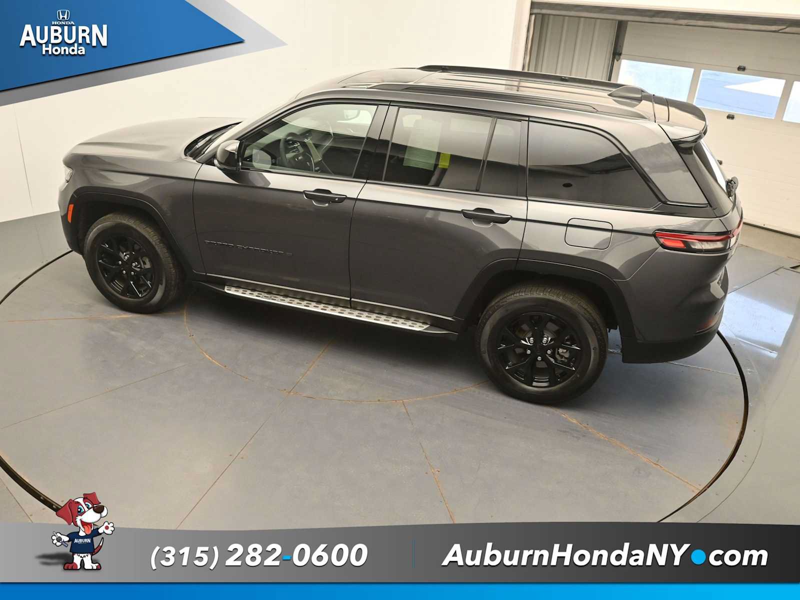 Used 2024 Jeep Grand Cherokee Altitude AWD/4WD image 30