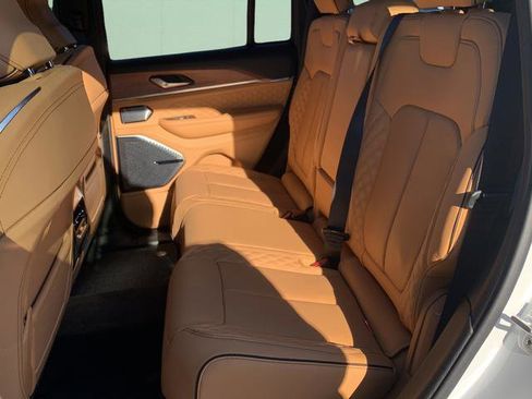 New 2025 Jeep Grand Cherokee Summit image 24