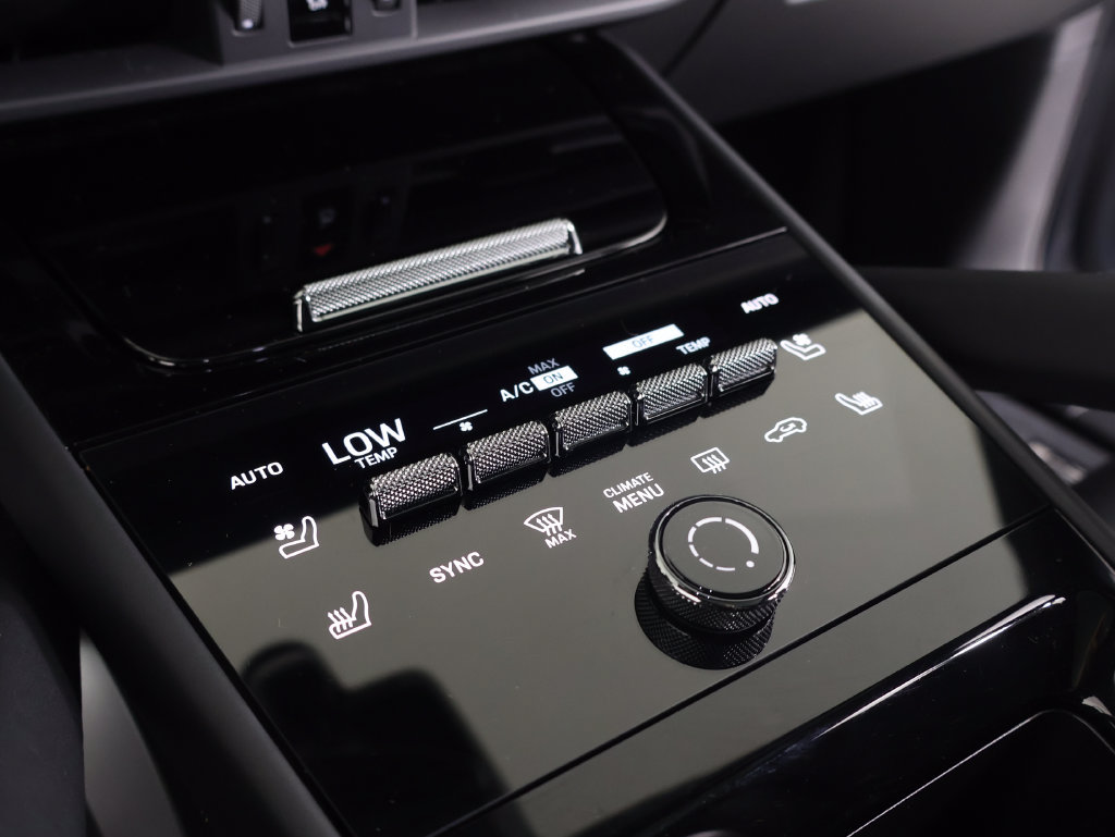 Certified 2026 Porsche Cayenne E-Hybrid Coupe AWD/4WD image 15