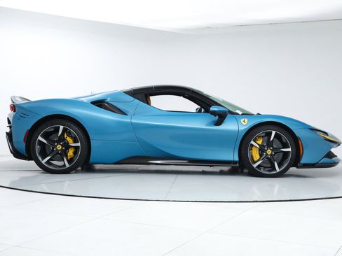 Used 2024 Ferrari SF90 Spider image 11