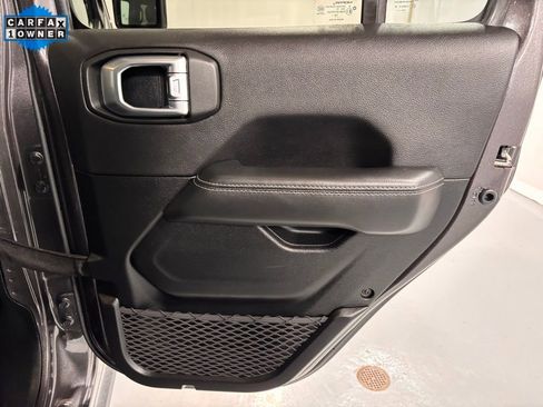 Used 2020 Jeep Wrangler Unlimited Sahara image 26