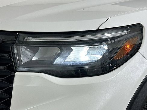 Used 2025 Ford Explorer ST-Line w/ ST-Line Street Pack image 33