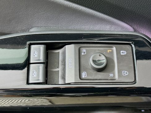 Used 2023 Volkswagen ID.4 Pro S Plus AWD/4WD image 15