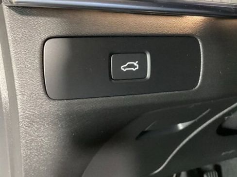 Certified 2024 Volvo XC90 B6 Ultimate w/ Protection Package Premier image 20