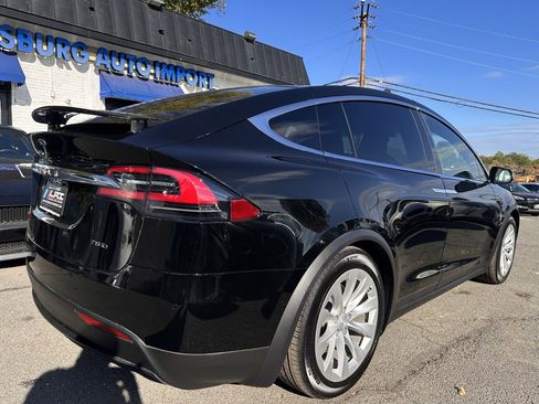 Used 2018 Tesla Model X 75D image 3