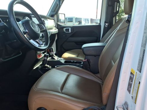 Used 2021 Jeep Gladiator Rubicon AWD/4WD image 10