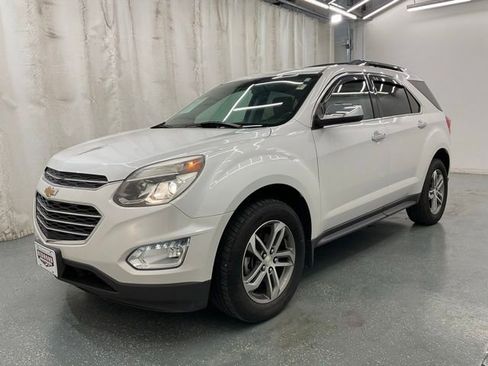 Used 2017 Chevrolet Equinox Premier w/ Enhanced Convenience Package AWD/4WD image 4
