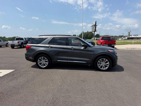 Used 2020 Ford Explorer XLT w/ Equipment Group 202A AWD/4WD image 4