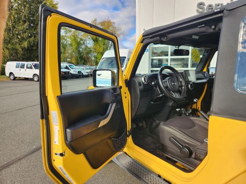 Used 2015 Jeep Wrangler Sahara w/ Connectivity Group image 23