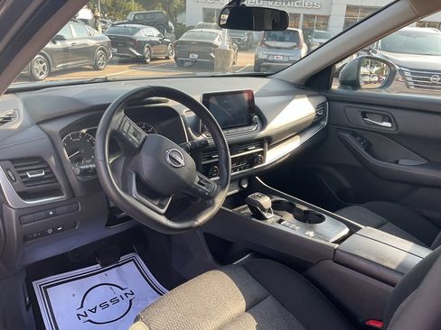 Used 2025 Nissan Rogue SV FWD image 11