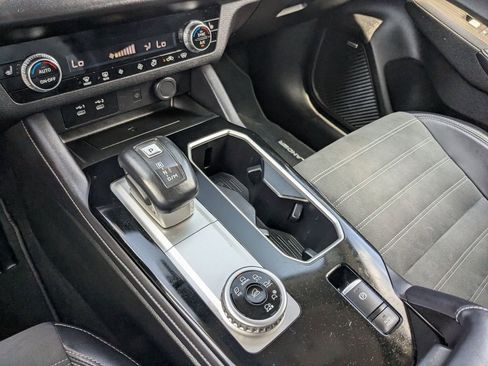 Used 2025 Mitsubishi Outlander SE image 34