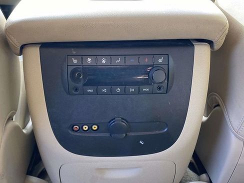 Used 2014 Chevrolet Suburban LTZ image 11