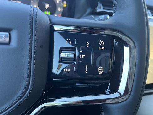 New 2025 Land Rover Range Rover Velar Dynamic SE image 21