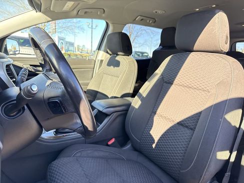 Used 2019 GMC Acadia SLE image 12