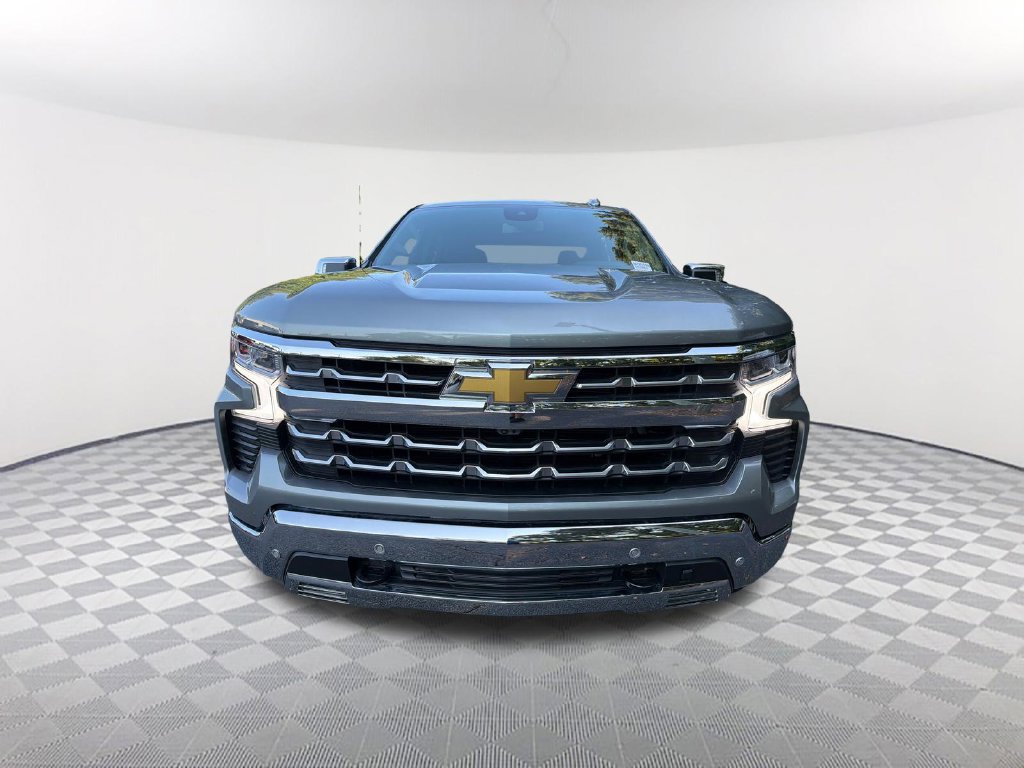 Used 2025 Chevrolet Silverado 1500 LTZ RWD image 2
