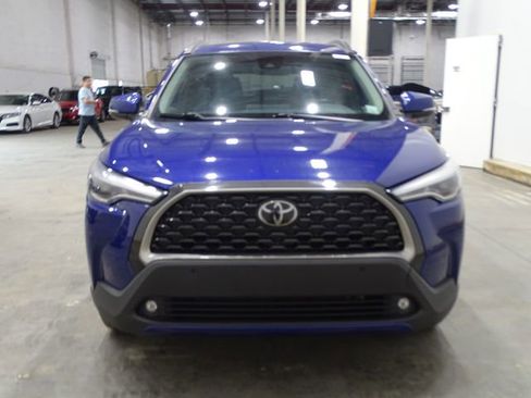 Used 2022 Toyota Corolla Cross XLE image 5