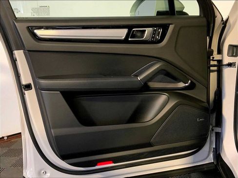 Certified 2023 Porsche Cayenne Platinum Edition AWD/4WD image 25