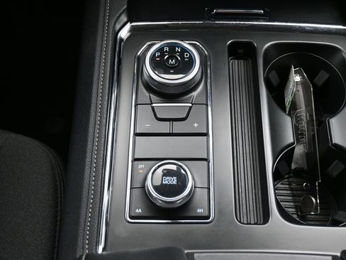 Used 2024 Ford Expedition Max XLT image 34