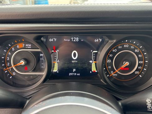 Used 2025 Jeep Wrangler Sahara image 40