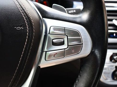 Used 2017 BMW 750i xDrive image 35