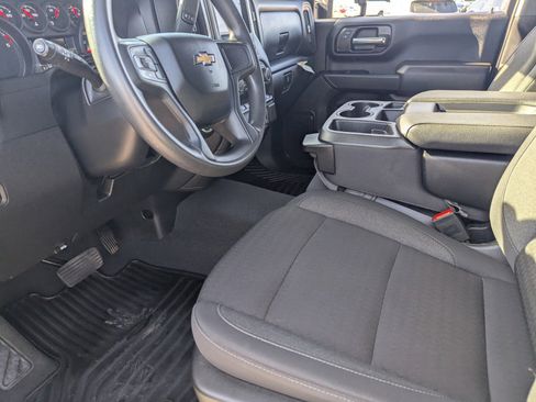 Used 2024 Chevrolet Silverado 2500 Custom w/ Custom Value Package image 7