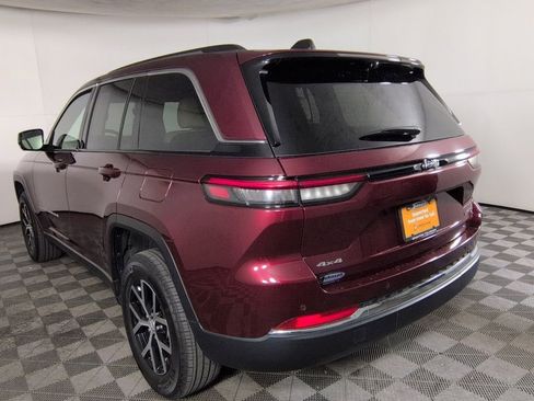 Certified 2023 Jeep Grand Cherokee Limited w/ Luxury Tech Group II AWD/4WD image 8