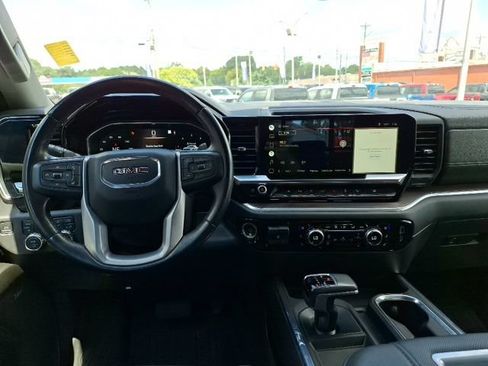 Used 2022 GMC Sierra 1500 SLT w/ SLT Premium Plus Package AWD/4WD image 28