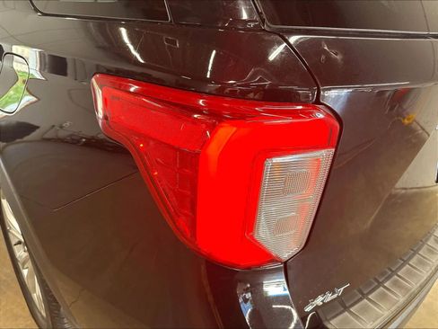 Used 2021 Ford Explorer XLT w/ Equipment Group 202A RWD image 31