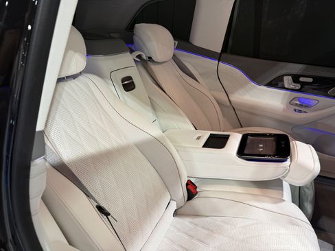 Used 2024 Mercedes-Benz Maybach GLS 600 4MATIC image 50