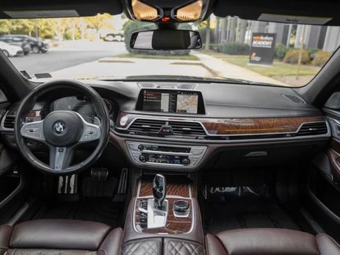 Used 2021 BMW 750i xDrive w/ Luxury Rear Seating Package AWD/4WD image 17