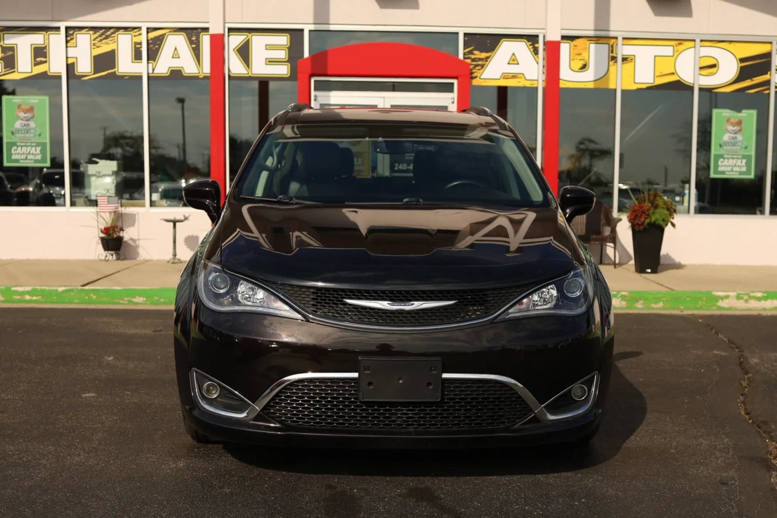 Used 2019 Chrysler Pacifica Touring-L FWD image 2